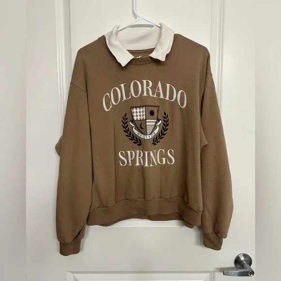 Hollister Colorado Springs Crest Sweatshirt Tan Pullover Women’s L - Picture 1 of 5